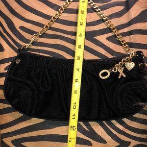 🎁NWOT Adorable XOXO velvet and gold purse w/ gold fabric interior❤️